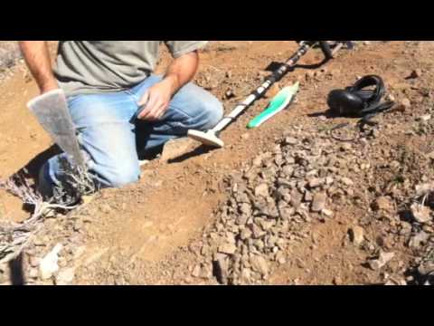Fisher Gold Bug 2 Metal Detector with Waterproof Coil with Digital Display + Bonus Pack - Image 4