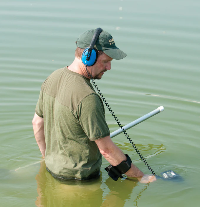 Garrett AT Pro Waterproof Metal Detector with 8.5 x 11" Coil - Image 4